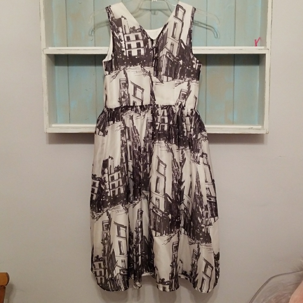 SOLD*Sweet Sinammon Cityscape Midi Dress - Picture 5 of 6